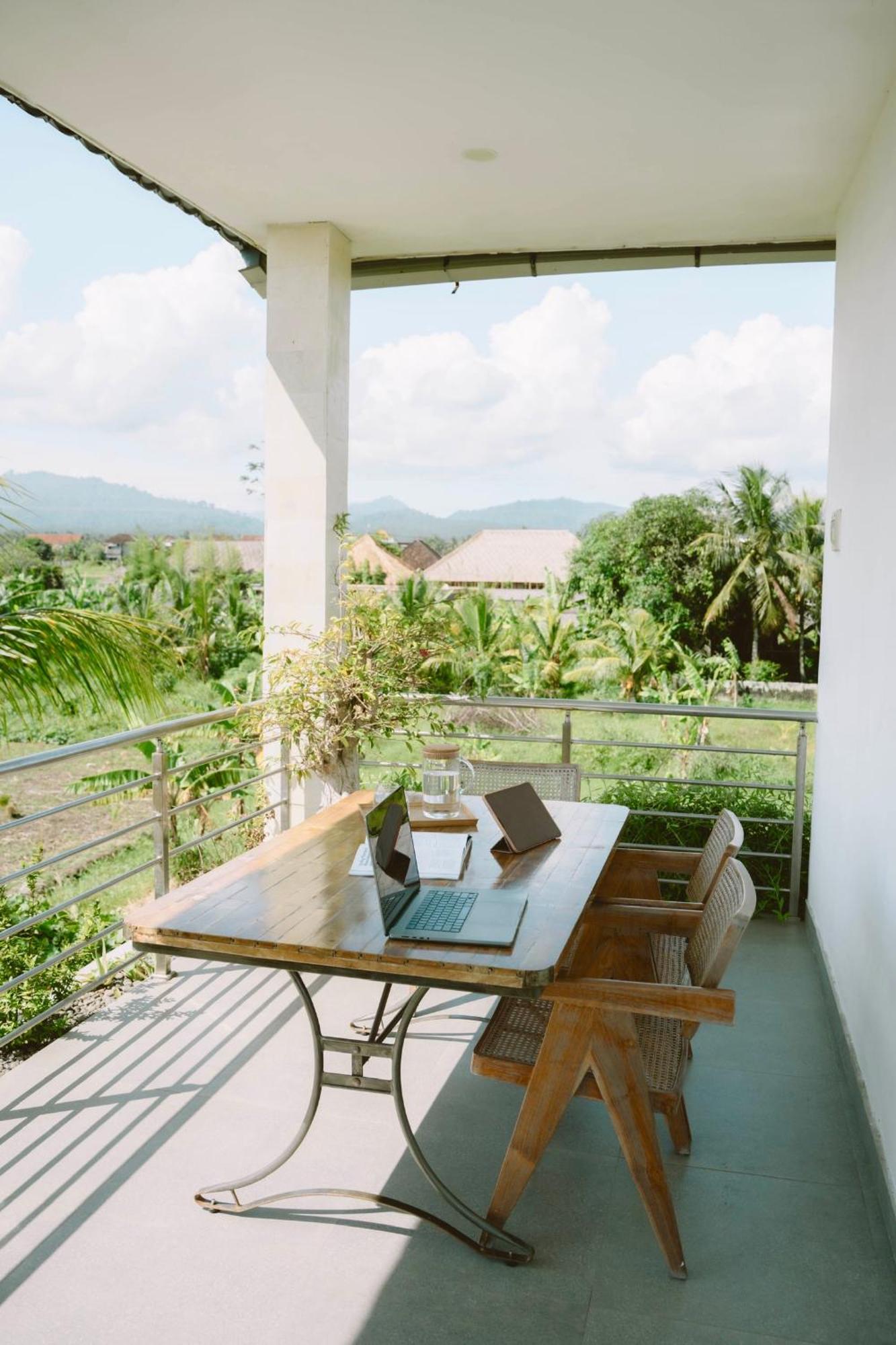 Three Palms Surf & Stay Medewi Airsatang Eksteriør bilde